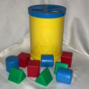 Fisher-Price Yellow Shape Sorter Blue Lid 9 Blocks-Red, Blue, Green Vintage 1977